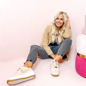 Meet your Posher, Gina